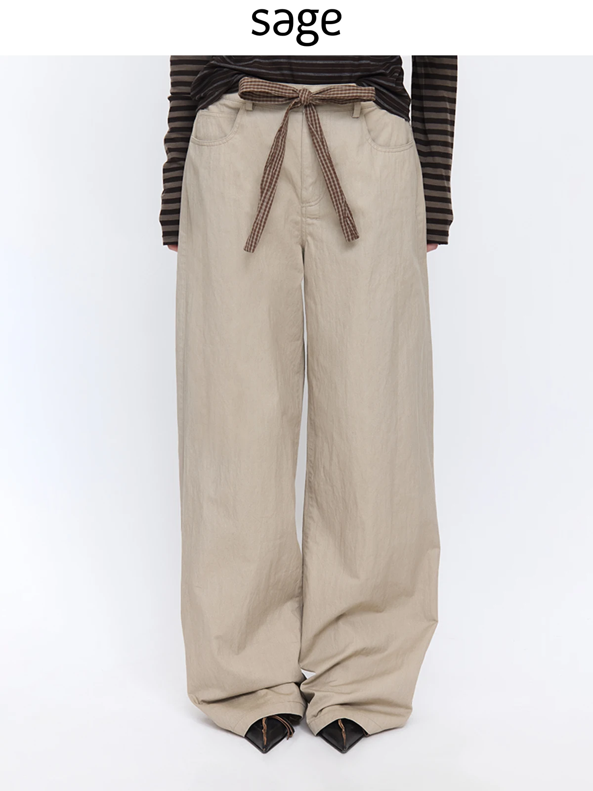 Sagestudio Long Pants in Khaki with Stone Mica Check Pattern Natural Waist Commuter Style Cotton Blend Straight Leg Trousers
Sagestudio Long Pants in Khaki with Stone Mica Check Pattern Natural Waist Commuter Style Cotton Blend Straight Leg Trousers
