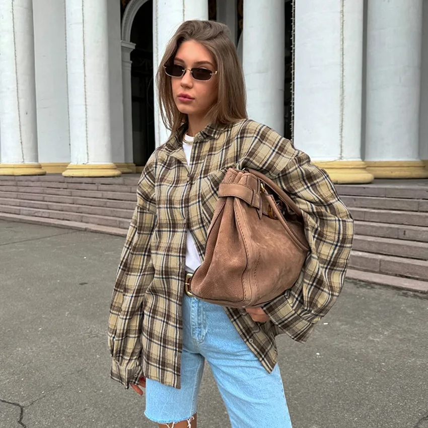 Осенняя винтажная клетчатая американская рубашка, свободная повседневная женская верхняя рубашка с длинными рукавами, модная клетчатая рубашка 
Осенняя винтажная клетчатая американская рубашка, свободная повседневная женская верхняя рубашка с длинными рукавами, модная клетчатая рубашка