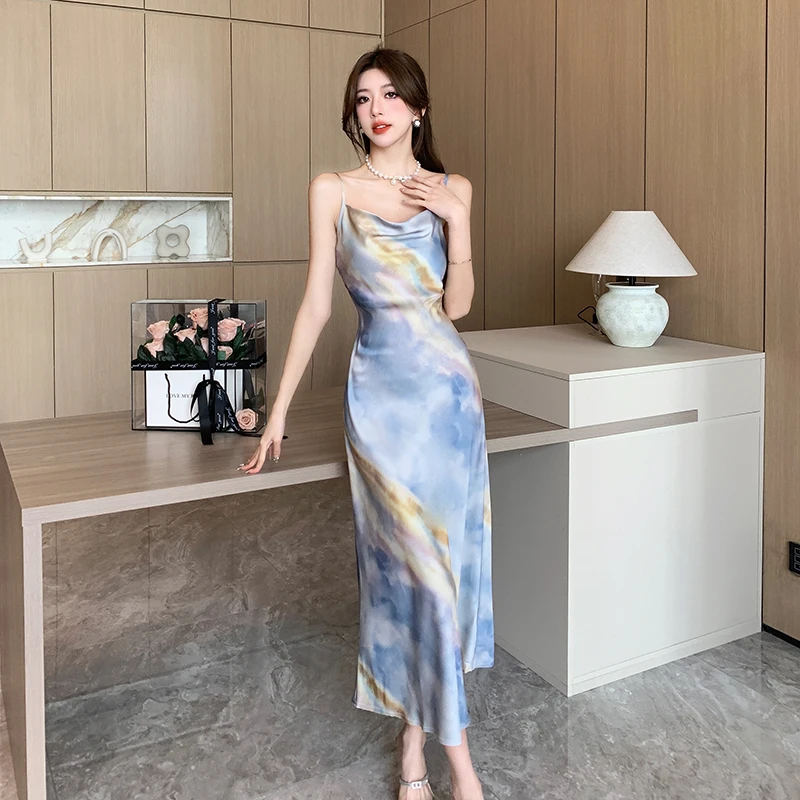 Women French 2023 Fashion Print Spaghetti Straps Midi Dress Summer Elegant Slim A-Line Dresses Female Sleeveless Beach Vestidos
Women French 2023 Fashion Print Spaghetti Straps Midi Dress Summer Elegant Slim A-Line Dresses Female Sleeveless Beach Vestidos
