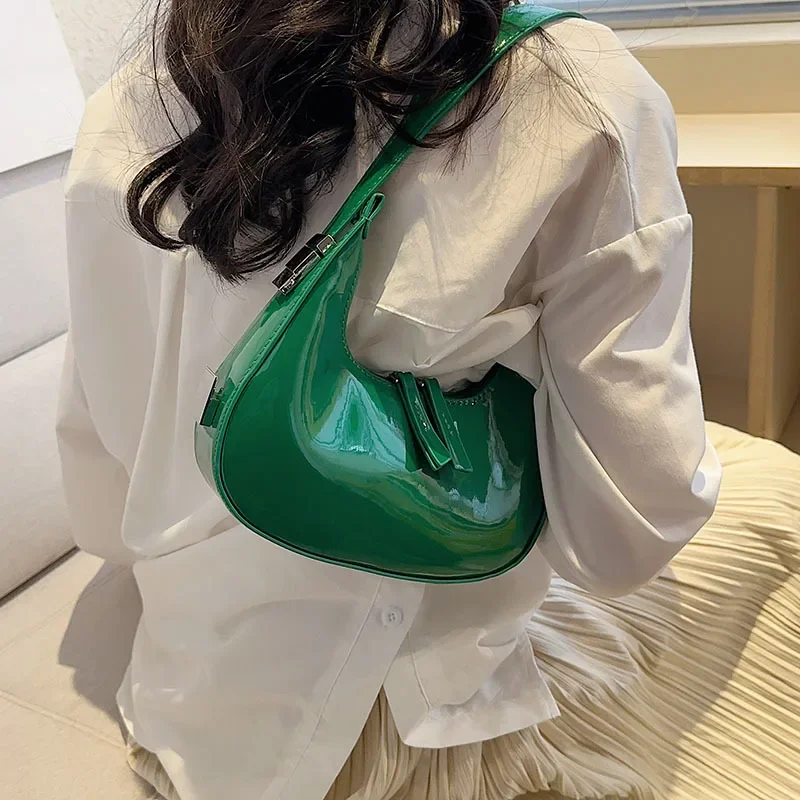 Summer Fashion Lady Handbags Adjustable Solid Color Patent Leather Glossy Shoulder Bag France Style Underarm Handbags Bag
Summer Fashion Lady Handbags Adjustable Solid Color Patent Leather Glossy Shoulder Bag France Style Underarm Handbags Bag