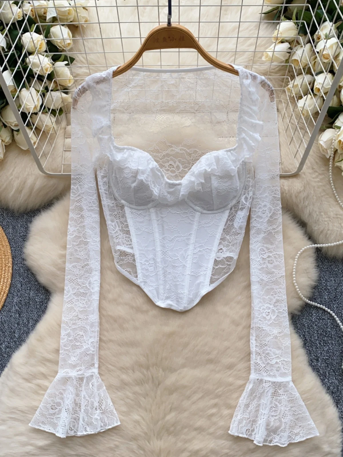 Elegant Lace Bell Sleeve Bridesmaid Top Women's Autumn Fashion Fishbone Waist Design Sexy Pure Desire Spicy Girl Blouse
Elegant Lace Bell Sleeve Bridesmaid Top Women's Autumn Fashion Fishbone Waist Design Sexy Pure Desire Spicy Girl Blouse
