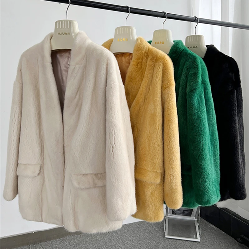 2023 New Fashion Coat Women 100% Real Mink Whole Fur Mid-length Coat with V-neck Winter Thick Warm Female Mink Fur Jacket
2023 New Fashion Coat Women 100% Real Mink Whole Fur Mid-length Coat with V-neck Winter Thick Warm Female Mink Fur Jacket