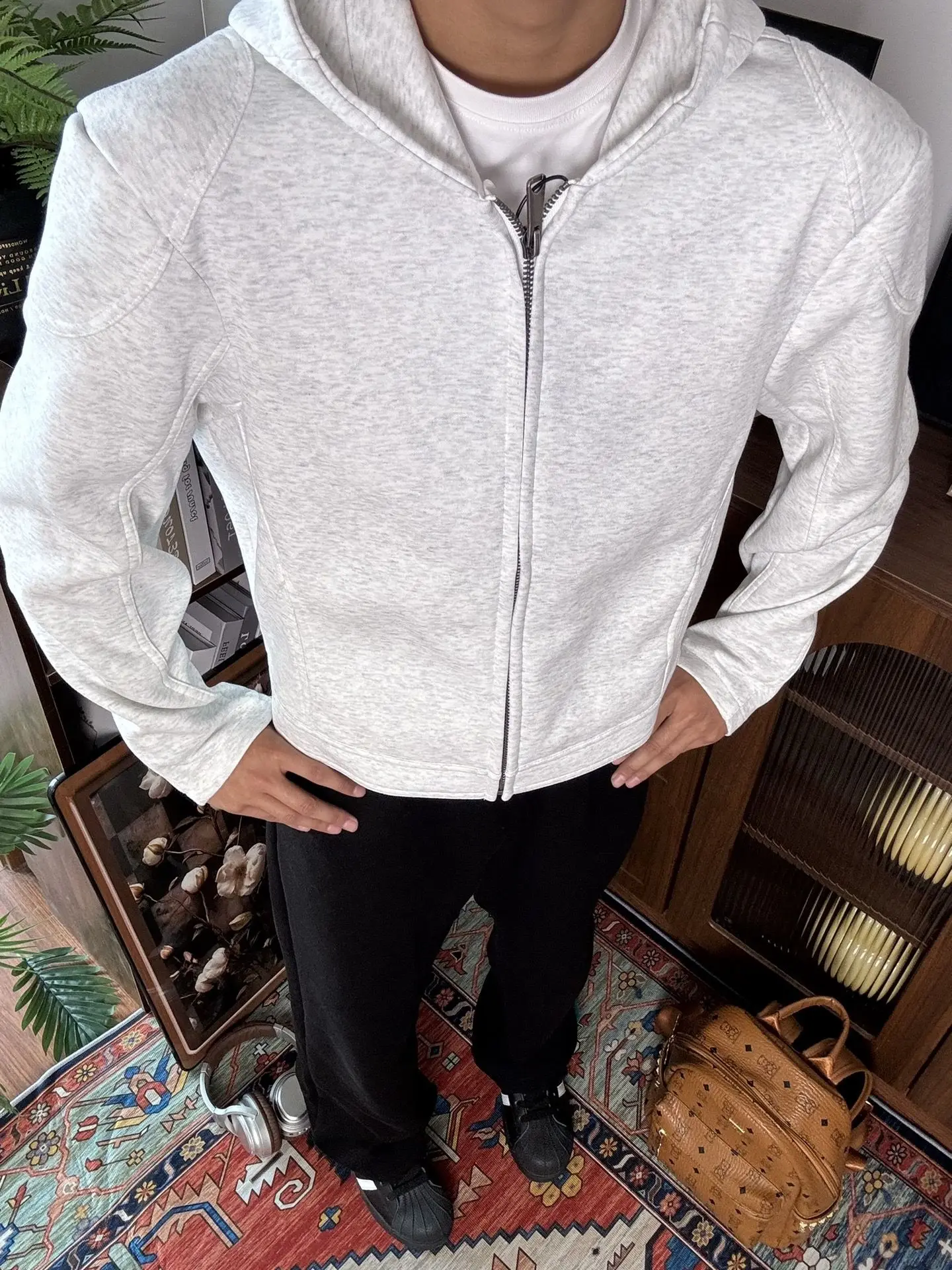 Мужская укороченная толстовка-худи на молнии с деконструированными плечами, в американском стиле, с эффектом многослойности, длинными рукавами, дышащая, комфортная
Мужская укороченная толстовка-худи на молнии с деконструированными плечами, в американском стиле, с эффектом многослойности, длинными рукавами, дышащая, комфортная