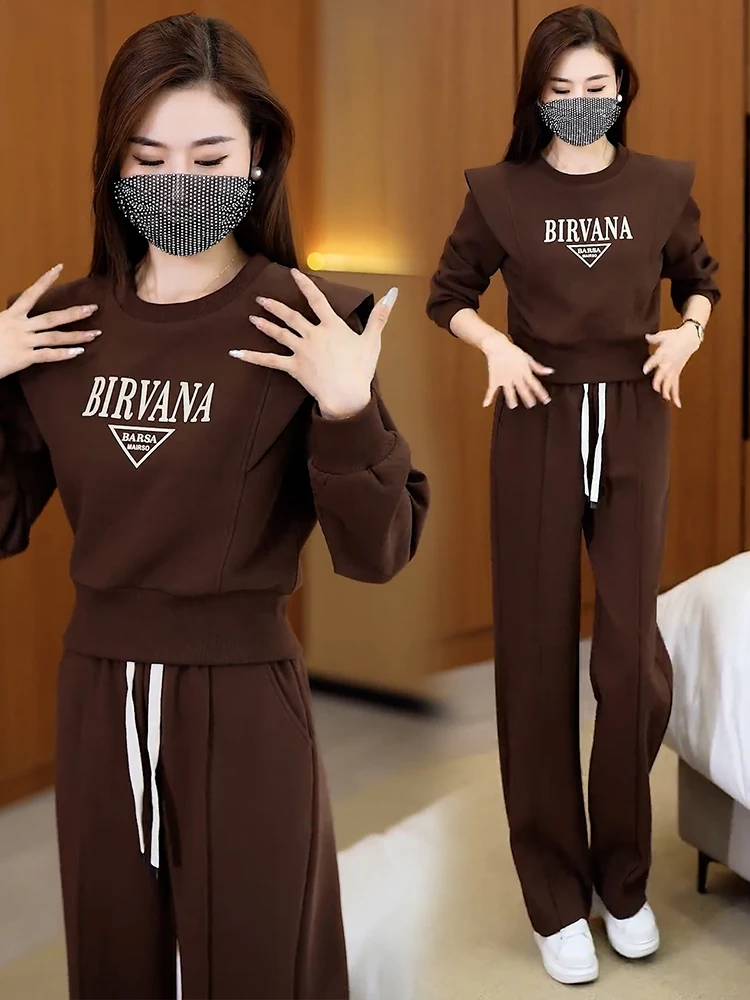 Autumn New Fashionable Loose Fitting Age Reducing O-neck Top Straight-leg Pants Leisure Sportswear Women's Two-piece Set
Autumn New Fashionable Loose Fitting Age Reducing O-neck Top Straight-leg Pants Leisure Sportswear Women's Two-piece Set
