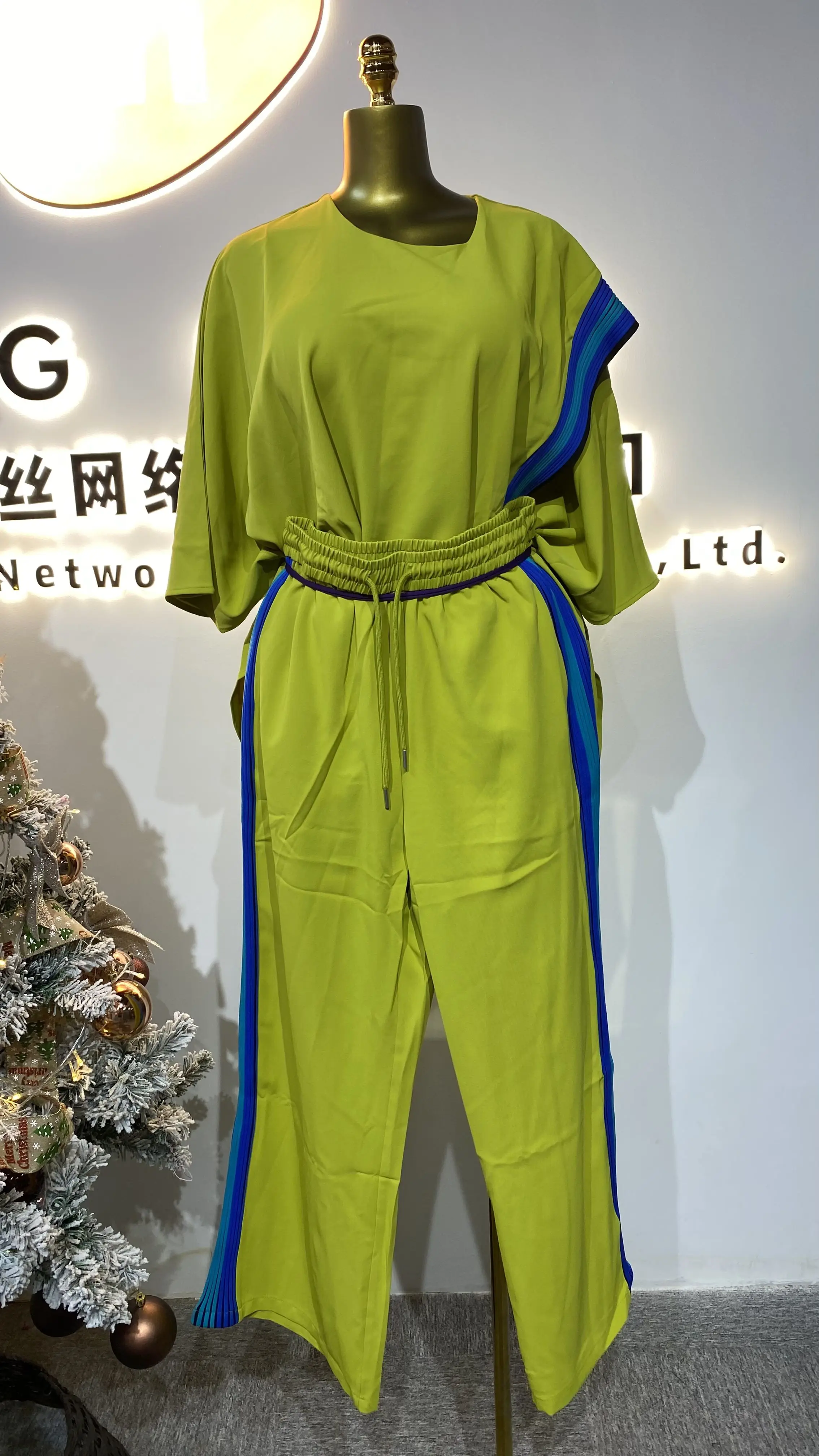 Fashion Lined Jacket Solid Color Splicing Lapel Jacket Wide Leg Loose Casual Pants 2-Piece Set-GZMM234
Fashion Lined Jacket Solid Color Splicing Lapel Jacket Wide Leg Loose Casual Pants 2-Piece Set-GZMM234