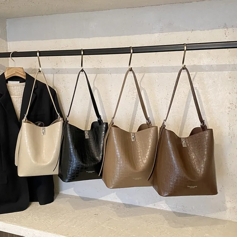 High-End Casual Classic Diaper Bags For Women Minimalist Vintage Shoulder Bag Simple Leather Commuter Bag Trendy Designer Tote
High-End Casual Classic Diaper Bags For Women Minimalist Vintage Shoulder Bag Simple Leather Commuter Bag Trendy Designer Tote