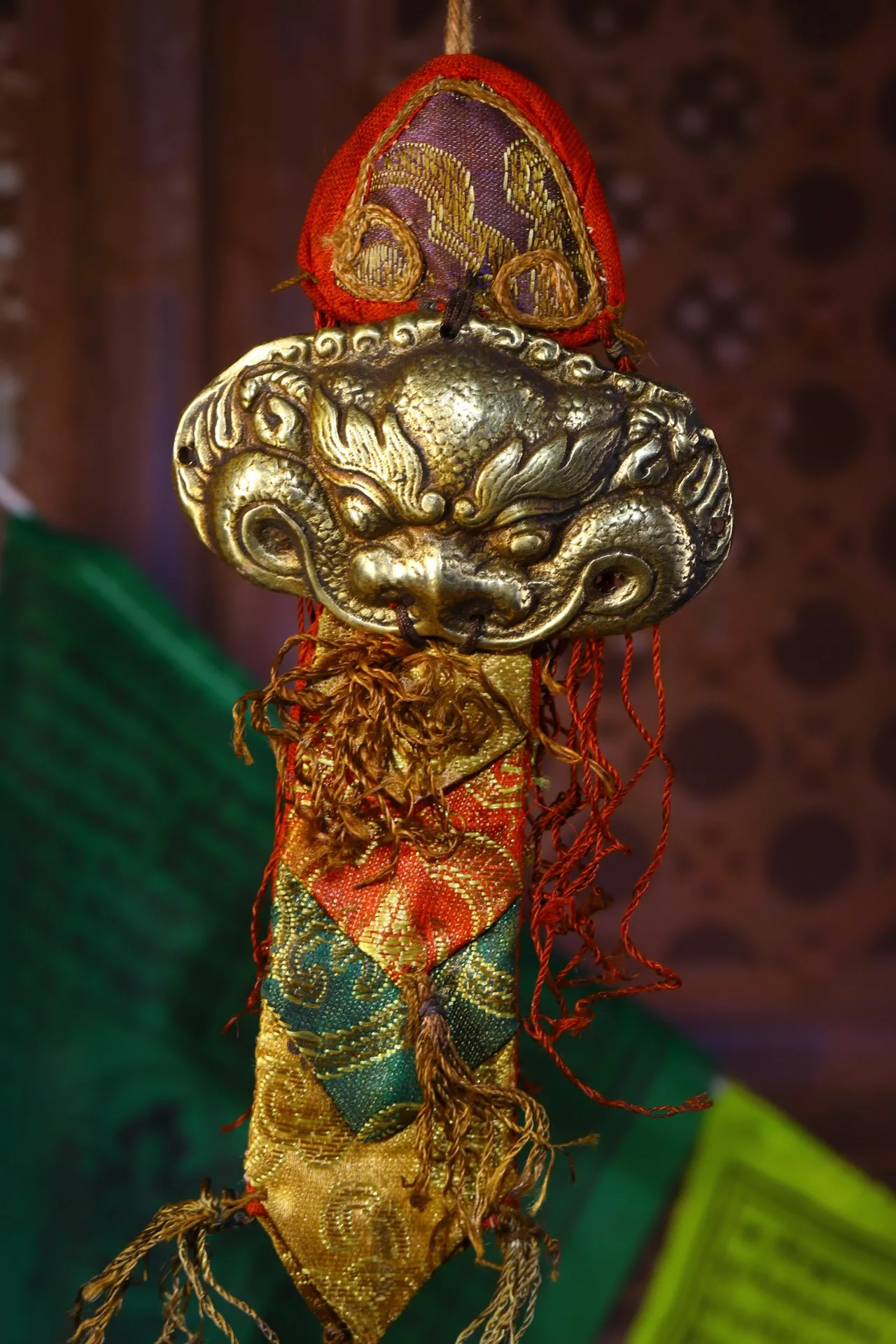 11"Tibetan Temple Collection Bronze Cinnabar Garuda Buddha Head Prayer Flags hanging screen pendant Amulet Town house Exorcism
11"Tibetan Temple Collection Bronze Cinnabar Garuda Buddha Head Prayer Flags hanging screen pendant Amulet Town house Exorcism