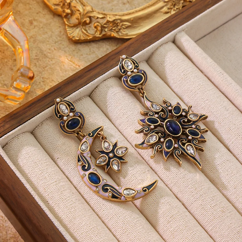 Unique Asymmetric Vintage Enamel Ear Drop Versatile Charming Sun Moon Earrings Diamond Embedded Ear Jewelry Mom
Unique Asymmetric Vintage Enamel Ear Drop Versatile Charming Sun Moon Earrings Diamond Embedded Ear Jewelry Mom