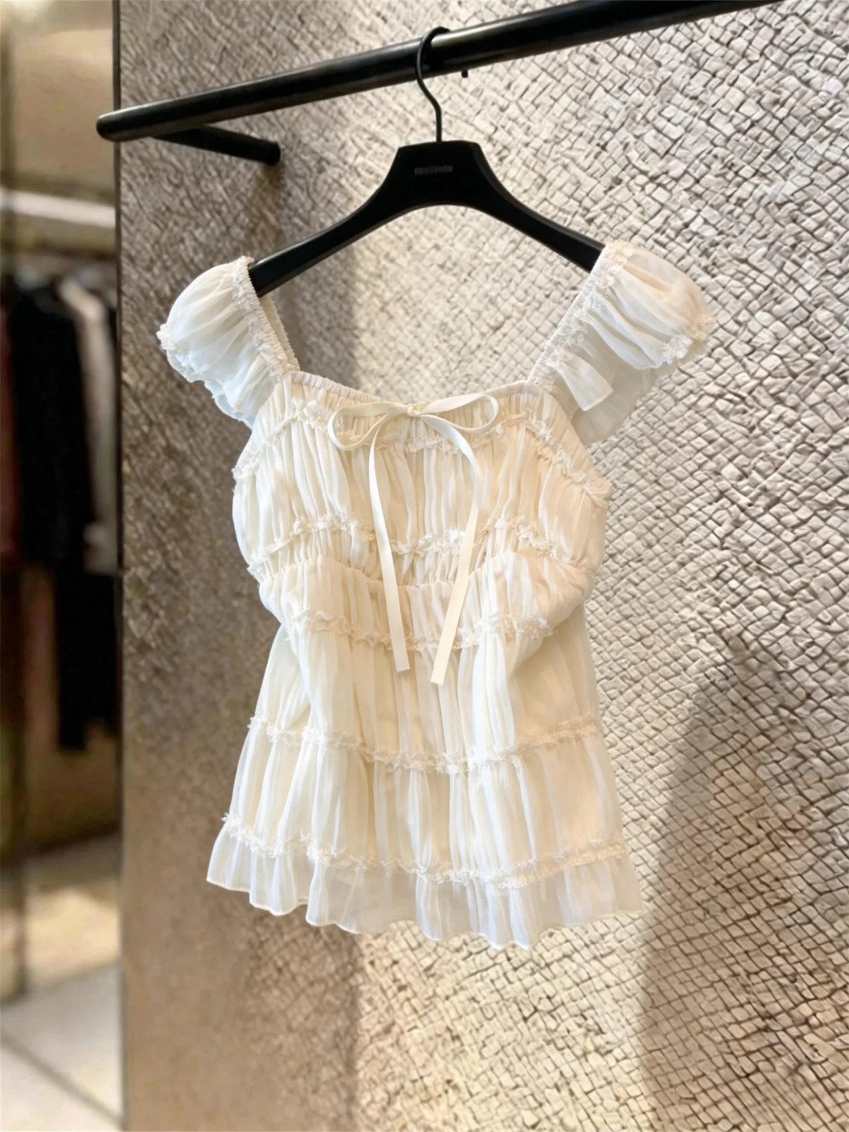 Sweet Pleated Sleeve Square Collar Lace Trim Chiffon Top Women Summer New Style Elegant Belt Slim Fit Sleeveless Shirt
Sweet Pleated Sleeve Square Collar Lace Trim Chiffon Top Women Summer New Style Elegant Belt Slim Fit Sleeveless Shirt
