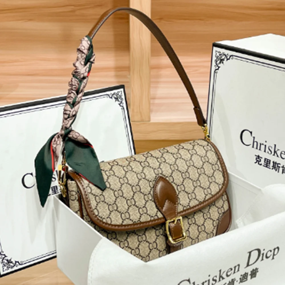 Small Square Bag 2025 New Light Luxury Small Square Bag Hundred High-End Exquisite Old Flowers Hundred Flip Cover Crossbody Bag
Small Square Bag 2025 New Light Luxury Small Square Bag Hundred High-End Exquisite Old Flowers Hundred Flip Cover Crossbody Bag