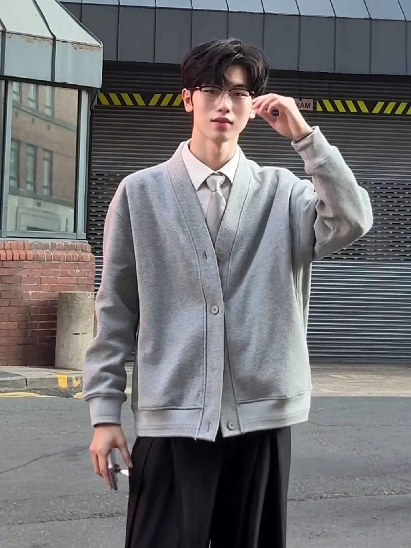 Ay Wfle Knit V-Ne свитер пальто для мужчин осенний корейский Sle Lazy Faion верхняя одежда для пар Long Sve свободный крой Jaet
Ay Wfle Knit V-Ne свитер пальто для мужчин осенний корейский Sle Lazy Faion верхняя одежда для пар Long Sve свободный крой Jaet