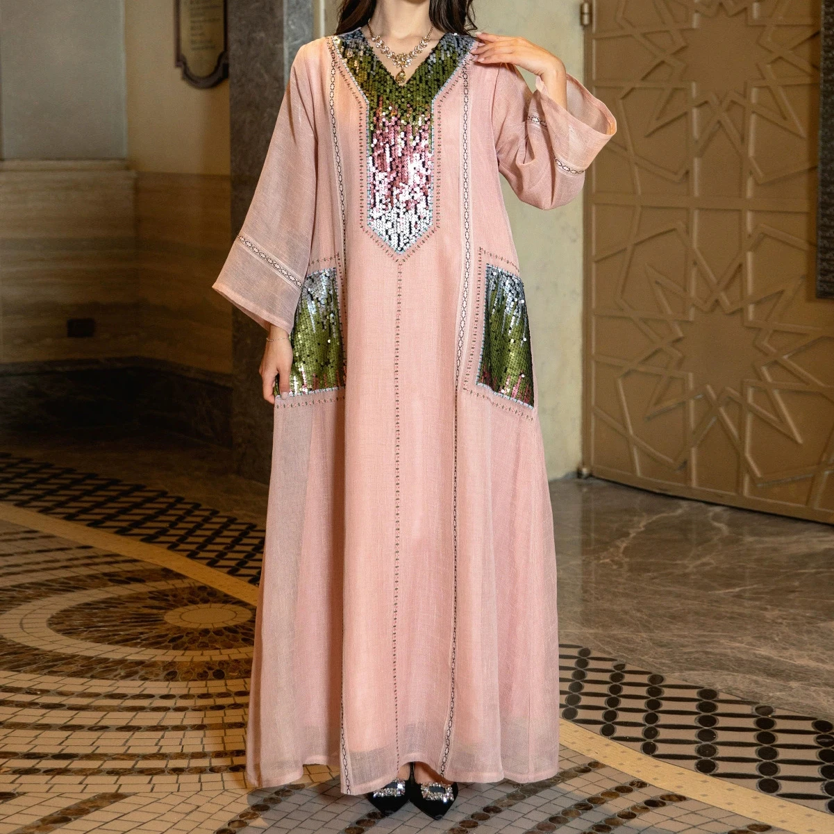 Middle East Dubai sequined embroidered robes Ramadan Muslim women's clothing Indonesia-GZXX575
Middle East Dubai sequined embroidered robes Ramadan Muslim women's clothing Indonesia-GZXX575