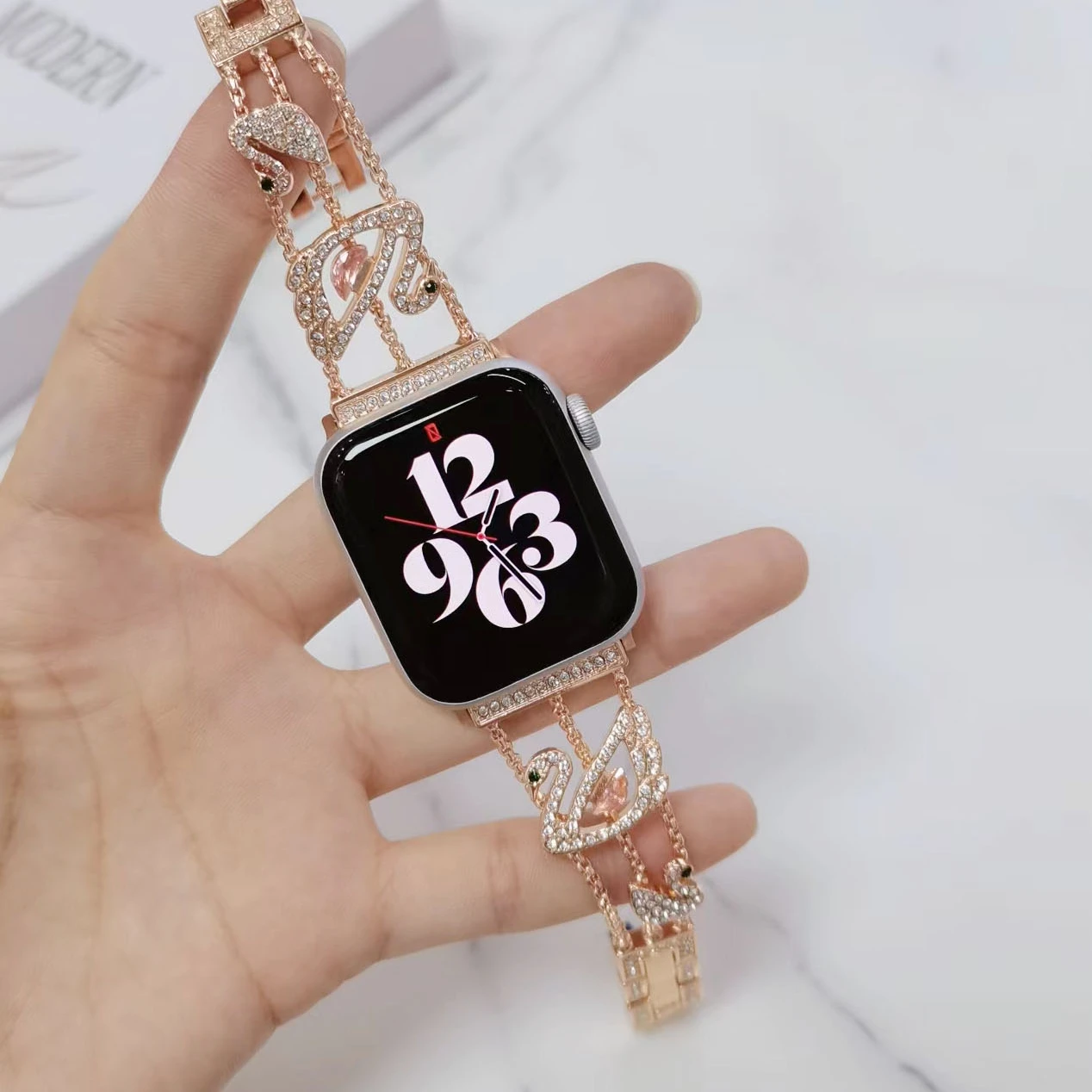 Металлический ремешок для Apple Watch 49 мм 45 мм 44 мм 42 мм 41 мм 40 мм, женский браслет в строгом стиле для IWatch 9 8 7 6 5 4 3 SE
Металлический ремешок для Apple Watch 49 мм 45 мм 44 мм 42 мм 41 мм 40 мм, женский браслет в строгом стиле для IWatch 9 8 7 6 5 4 3 SE