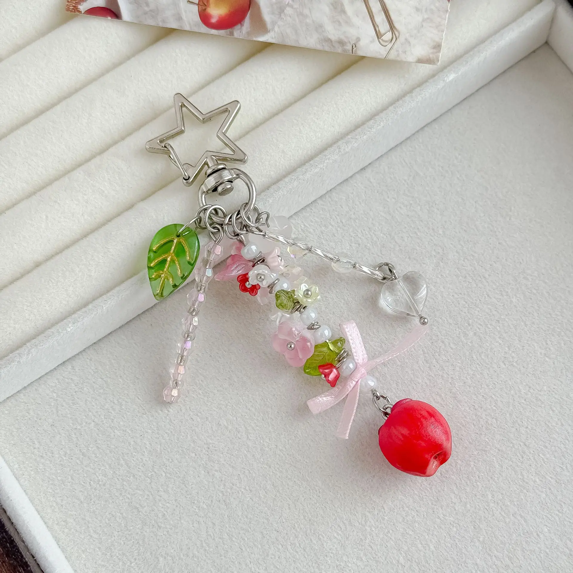 Fruit keychain Mori star flower beaded pendant, small fresh and versatile bag hanging niche pendant
Fruit keychain Mori star flower beaded pendant, small fresh and versatile bag hanging niche pendant