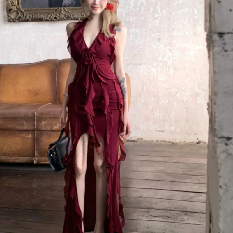 A elegant and light luxury vacation long dress with red neckline
A elegant and light luxury vacation long dress with red neckline