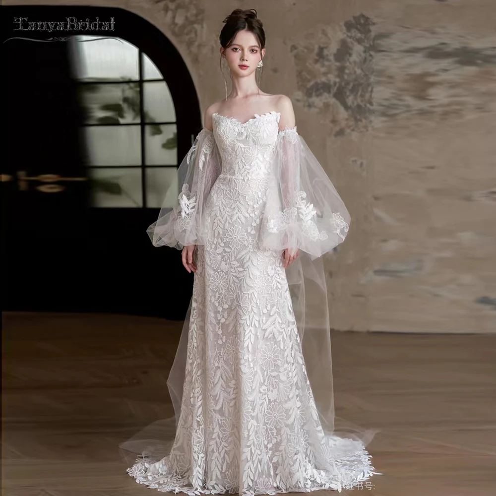 Customized Unique Lace Wedding Dress With Detachable Long Sleeve Cape ,Narrow A Line Elegant Bridal Gowns Chic DW983
Customized Unique Lace Wedding Dress With Detachable Long Sleeve Cape ,Narrow A Line Elegant Bridal Gowns Chic DW983