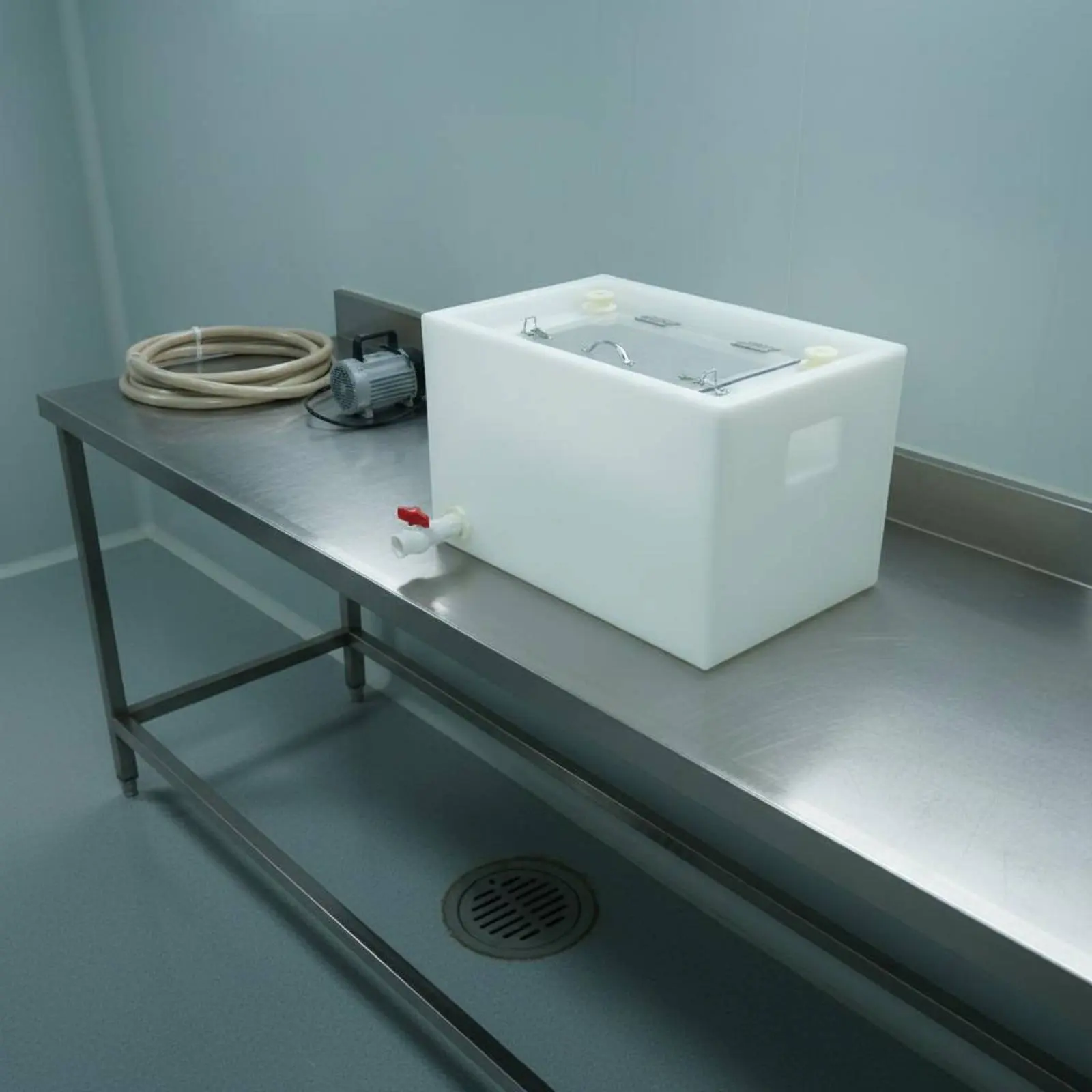 Aquatic Transport Container Water-Tight Live Aquatic Box Storage Container for Aquaculture Workers, Hatchery, Trunk
Aquatic Transport Container Water-Tight Live Aquatic Box Storage Container for Aquaculture Workers, Hatchery, Trunk