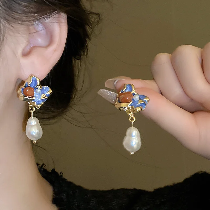Enamel Irregular Faux Pearl Earrings for Women Silver Post French Vintage Retro Premium Unique Daily Hypoallergenic
Enamel Irregular Faux Pearl Earrings for Women Silver Post French Vintage Retro Premium Unique Daily Hypoallergenic