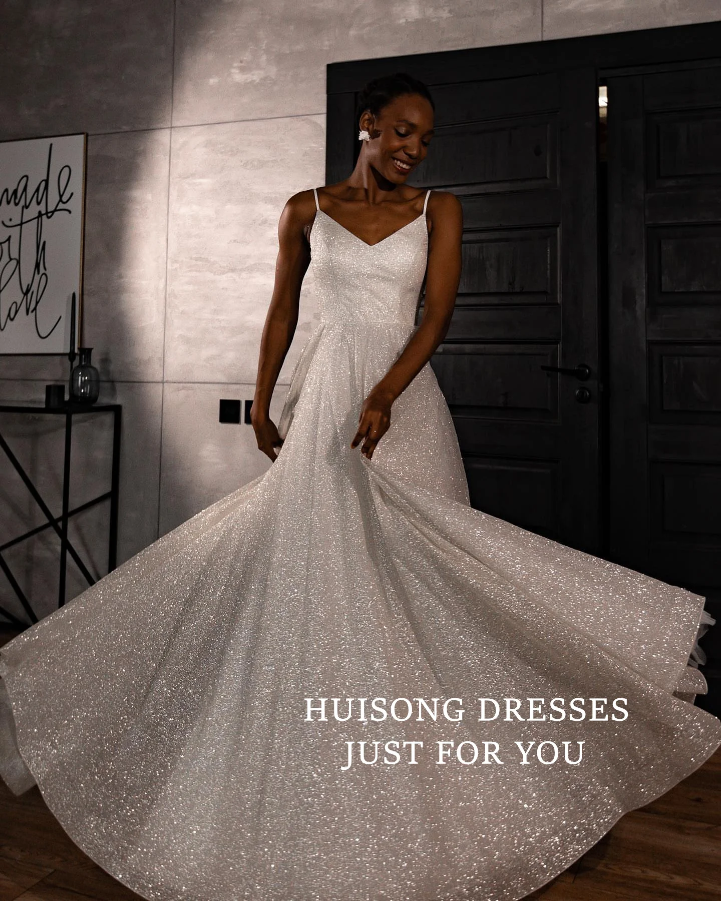 HUISONG Customized Glitter Tulle Wedding Dresses Sweetheart Spaghetti Straps Sleeveless A-Line Beach Bridal Gown vestidos de
HUISONG Customized Glitter Tulle Wedding Dresses Sweetheart Spaghetti Straps Sleeveless A-Line Beach Bridal Gown vestidos de