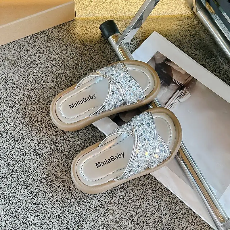 2026 Summer New Girls Outdoor Fashion Princess Glitter Soft Sole Cross Strap Non Slip Beach Sandals
2026 Summer New Girls Outdoor Fashion Princess Glitter Soft Sole Cross Strap Non Slip Beach Sandals