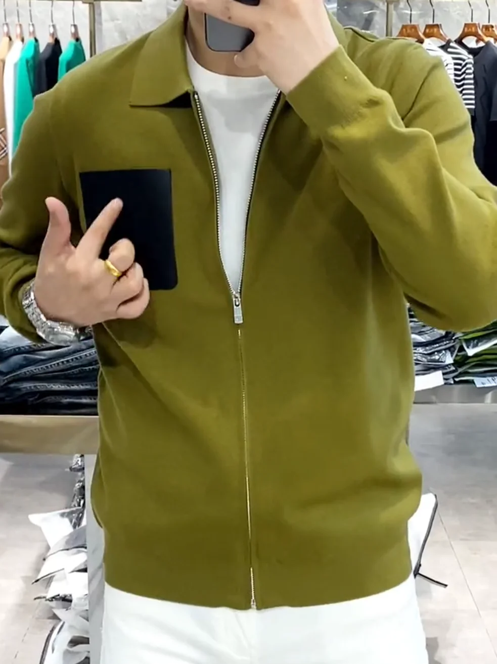 Модный вязаный кардиган для мужчин с воротником, легкий, роскошный, осенне-зимний, новинка, универсальный, молодежный стиль
Модный вязаный кардиган для мужчин с воротником, легкий, роскошный, осенне-зимний, новинка, универсальный, молодежный стиль