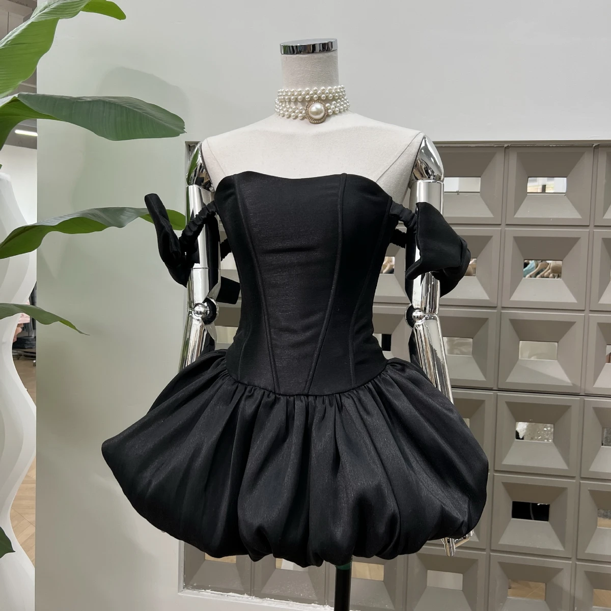Sexy Ruffled Petal Off Shoulder Sheer Mini Dress for Women Chic Elegant Evening Party Nightclub Birthday Gown Show Wear Vestidos
Sexy Ruffled Petal Off Shoulder Sheer Mini Dress for Women Chic Elegant Evening Party Nightclub Birthday Gown Show Wear Vestidos