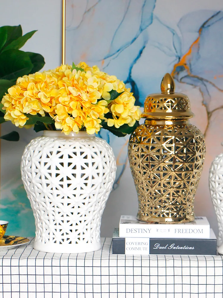 European-style Light Luxury White Gold Hollow Ceramic General Pot Decoration Modern Home Creative Porch Table Decoration Vase
European-style Light Luxury White Gold Hollow Ceramic General Pot Decoration Modern Home Creative Porch Table Decoration Vase