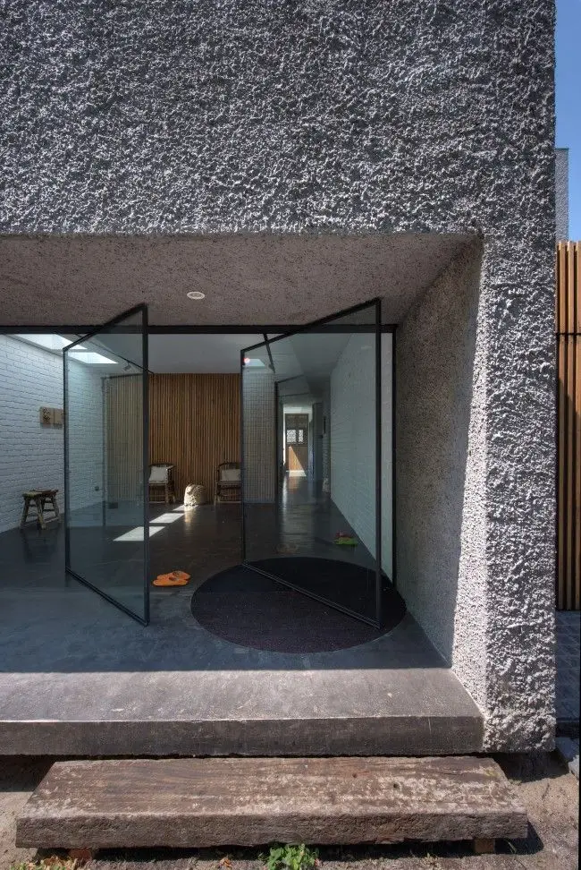 House Entrance Front Door French Style Soundproof Aluminum Frame Double Layer Glass Revolving Door Manually Open The Entry Doors
House Entrance Front Door French Style Soundproof Aluminum Frame Double Layer Glass Revolving Door Manually Open The Entry Doors
