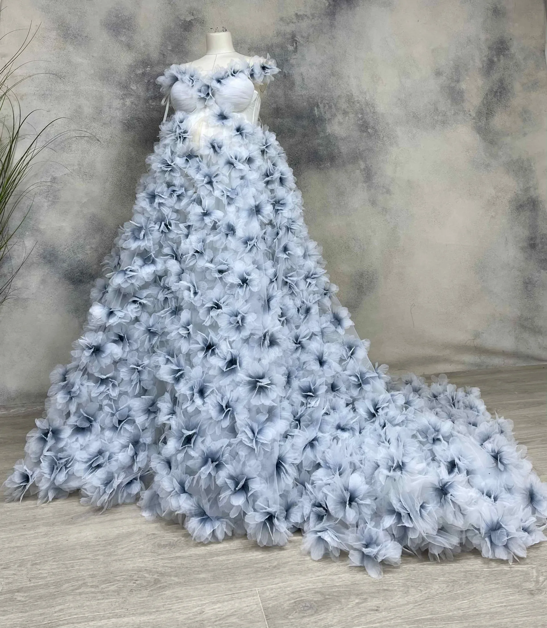 Luxurious Blue Maternity Robes Puffy Floral Appliqued Pregnant Women Photography Dresses Sexy Customized Baby Shower Gowns
Luxurious Blue Maternity Robes Puffy Floral Appliqued Pregnant Women Photography Dresses Sexy Customized Baby Shower Gowns