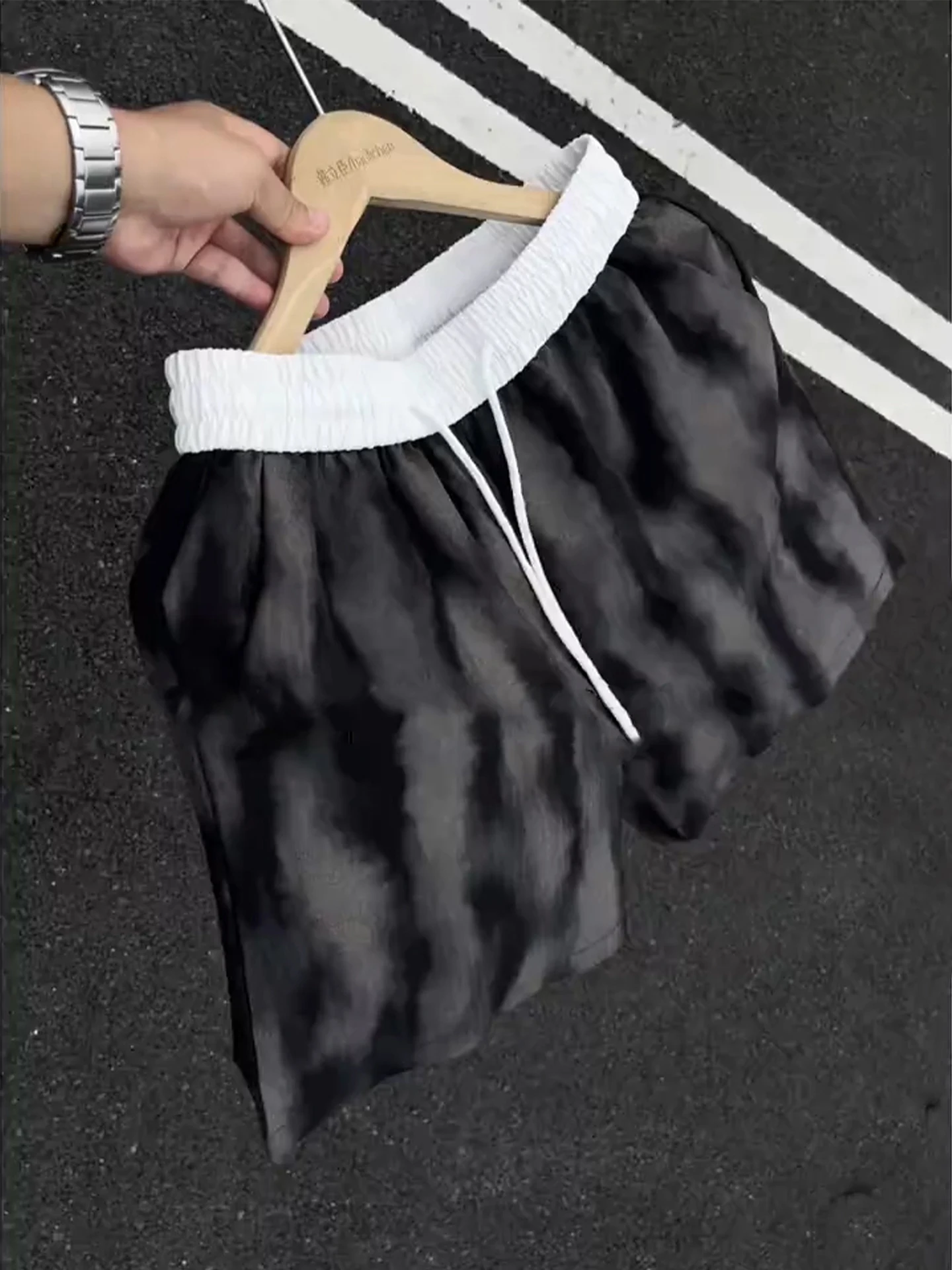 American Style Dyed Ice Silk Shorts Men's Summer Cool Quick Dry Fitness Running Pants Straight Leg Loose Fit Elastic Waist
American Style Dyed Ice Silk Shorts Men's Summer Cool Quick Dry Fitness Running Pants Straight Leg Loose Fit Elastic Waist