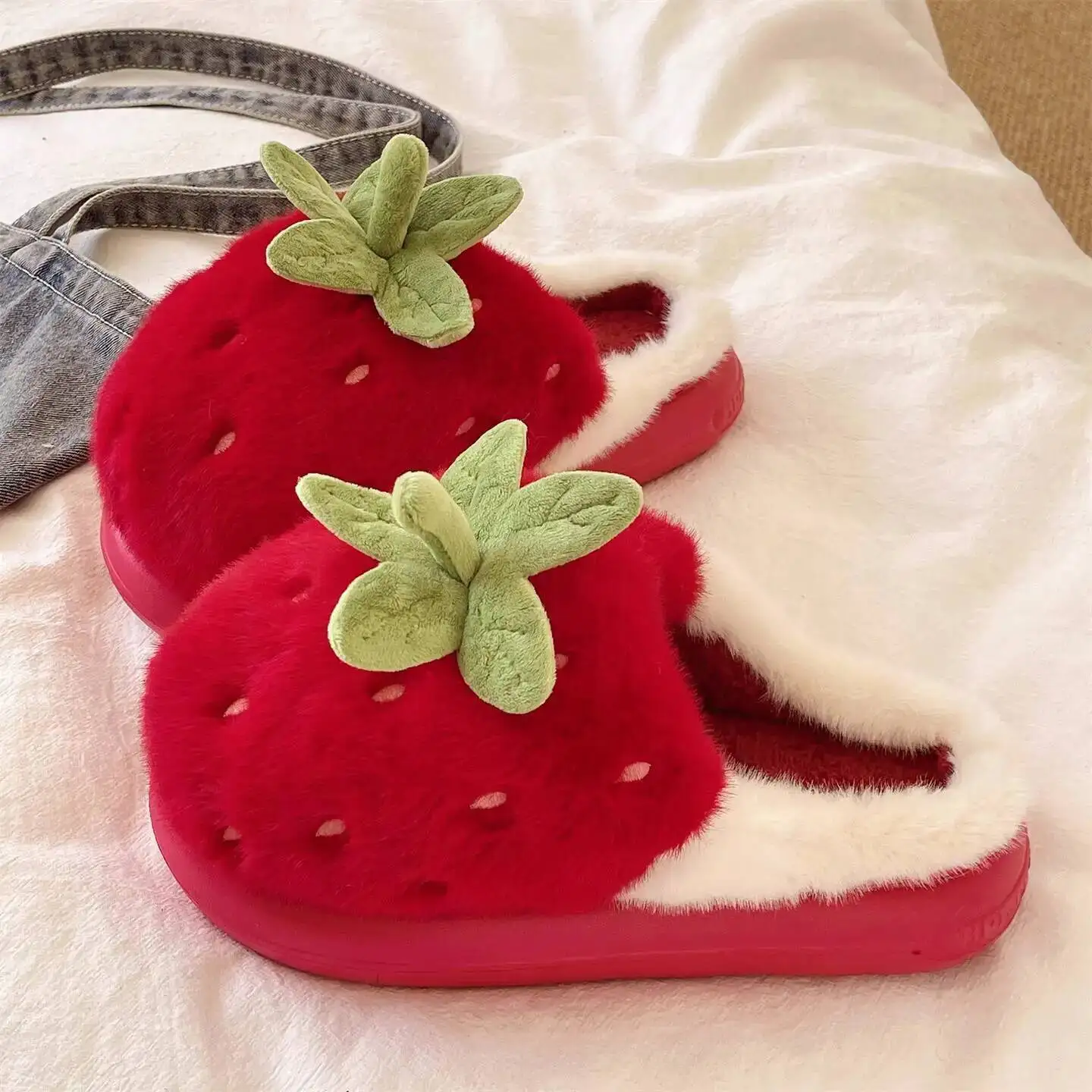 Winter Women's Furry Cotton Home Slippers Cute Strawberry Design Warm Thick Soled Anti Slip Indoor Household Outdoor Wearable
Winter Women's Furry Cotton Home Slippers Cute Strawberry Design Warm Thick Soled Anti Slip Indoor Household Outdoor Wearable
