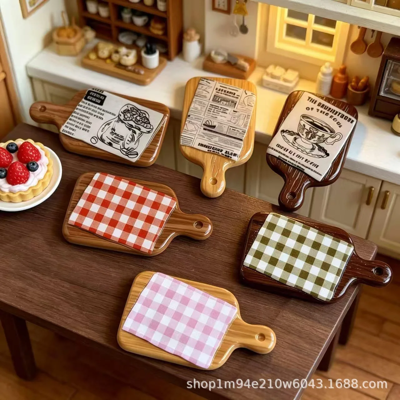 Miniature food play plaid coffee tray DIY cream glue jewelry handmade ornament pinch plate
Miniature food play plaid coffee tray DIY cream glue jewelry handmade ornament pinch plate