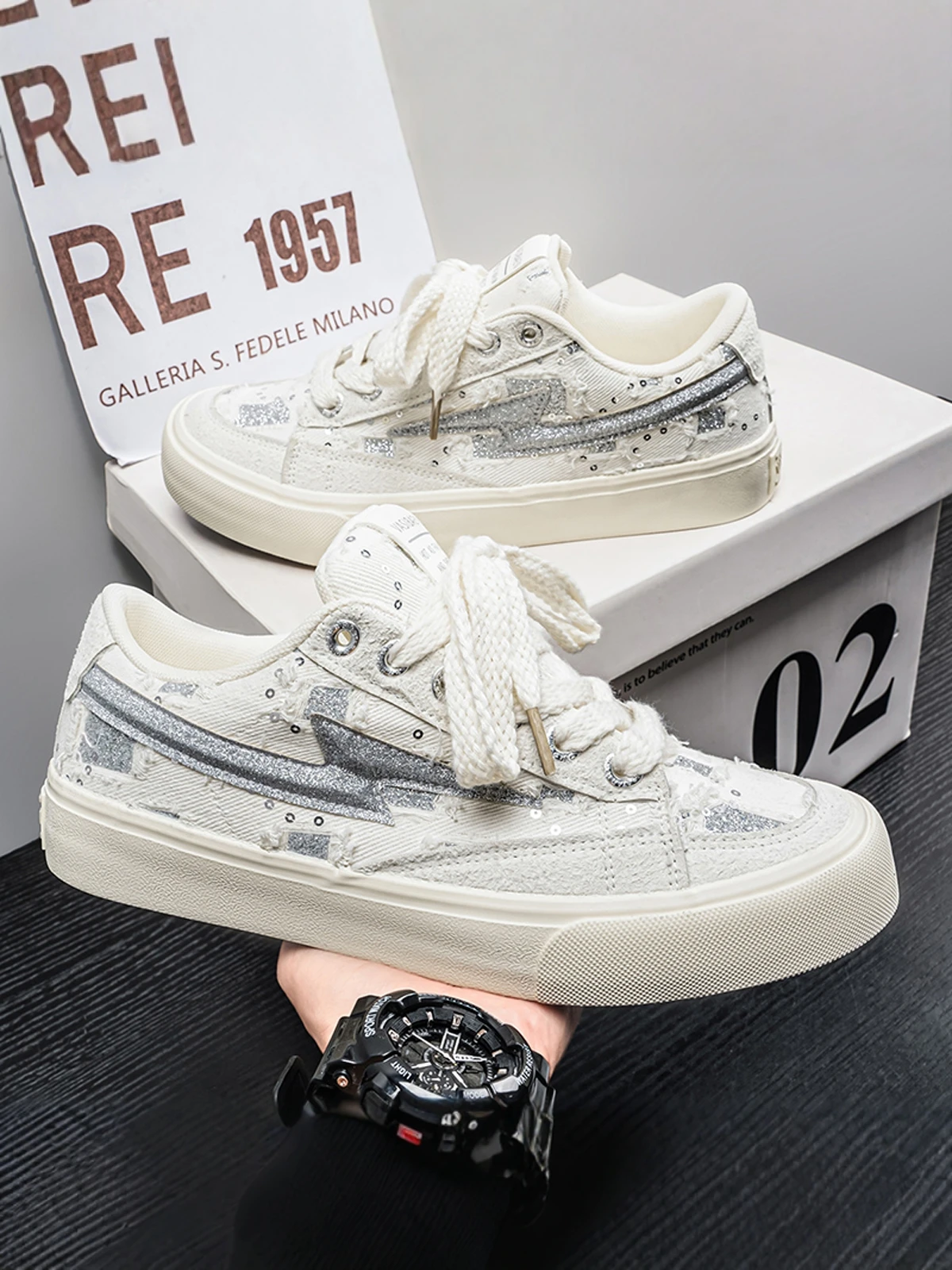 Men's Casual Shoes Summer New Style Thick Bottom Canvas Sneakers Flash Design Versatile Cool Trendy Boys' Footwear Comfortabl...
Men's Casual Shoes Summer New Style Thick Bottom Canvas Sneakers Flash Design Versatile Cool Trendy Boys' Footwear Comfortabl...