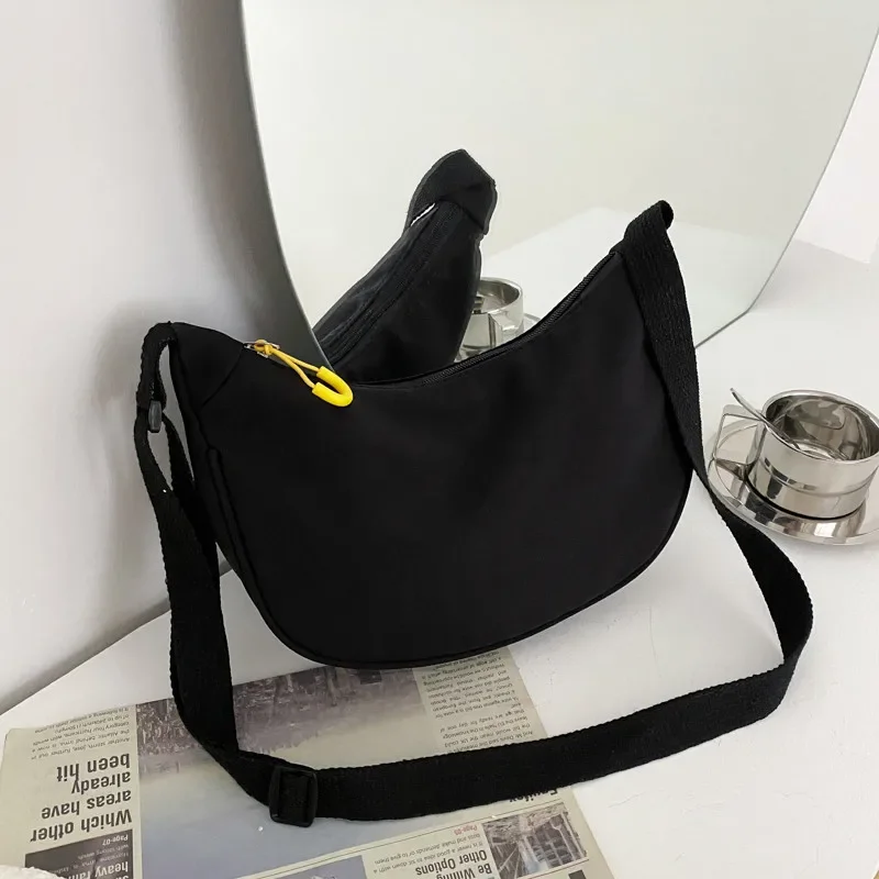 New Solid Color Messenger Bag Female Fashion Korean Version Dumpling Crossbody Light Armpit Bag Single Shoulder Bags
New Solid Color Messenger Bag Female Fashion Korean Version Dumpling Crossbody Light Armpit Bag Single Shoulder Bags