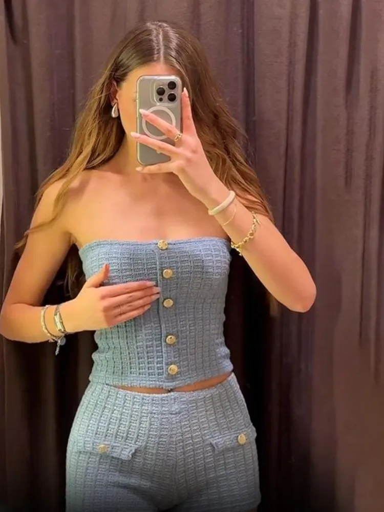 Sexy Knitted Strapless Shorts Set Elegant Slim Fit Sleeveless Single Buckle Top Double Pockets Breeches Suits 2025 Street Outfit
Sexy Knitted Strapless Shorts Set Elegant Slim Fit Sleeveless Single Buckle Top Double Pockets Breeches Suits 2025 Street Outfit
