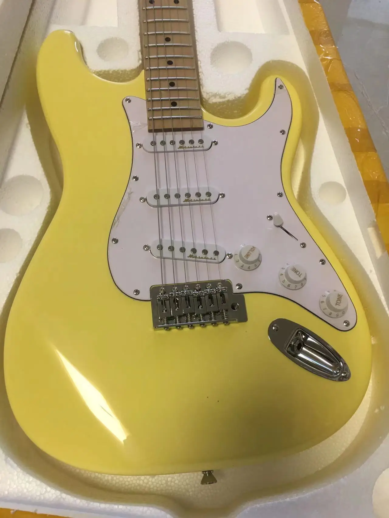 Send in 1 days stratocaste-r custom body 6 string Red Electric Guitar in stock MGHWETA
Send in 1 days stratocaste-r custom body 6 string Red Electric Guitar in stock MGHWETA