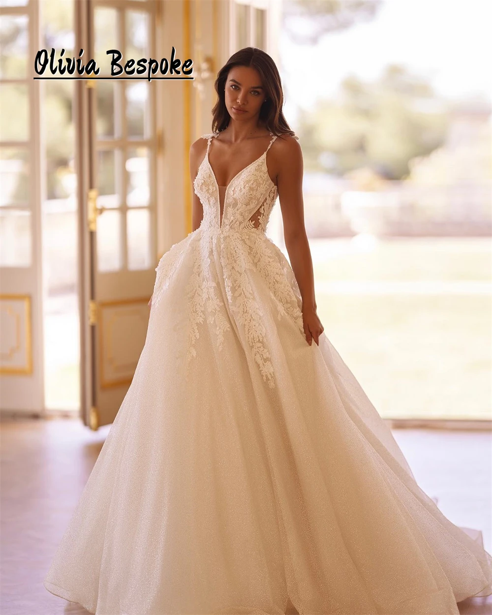 Alluring White Spaghetti Arabic Wedding Dresses For Brides 2025 Lace Applique Dubai Engagement Gown robe de mariée Customized
Alluring White Spaghetti Arabic Wedding Dresses For Brides 2025 Lace Applique Dubai Engagement Gown robe de mariée Customized