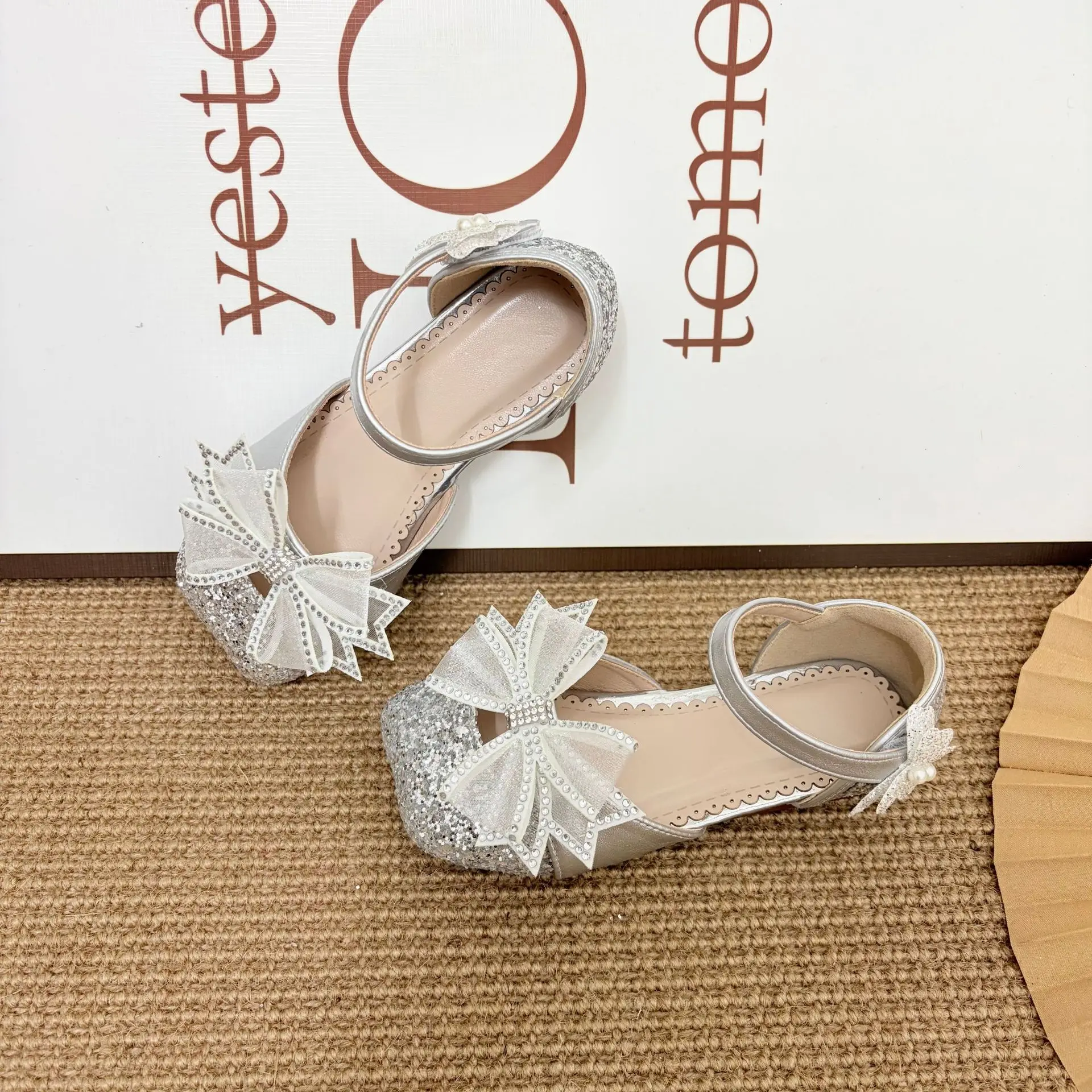 Kids'Casual Shoes Sandals Solid Color Bow Sequin PU Leather Summer Flat Shoes For Girls Anti-slip Silver Shoes Size 23-35
Kids'Casual Shoes Sandals Solid Color Bow Sequin PU Leather Summer Flat Shoes For Girls Anti-slip Silver Shoes Size 23-35