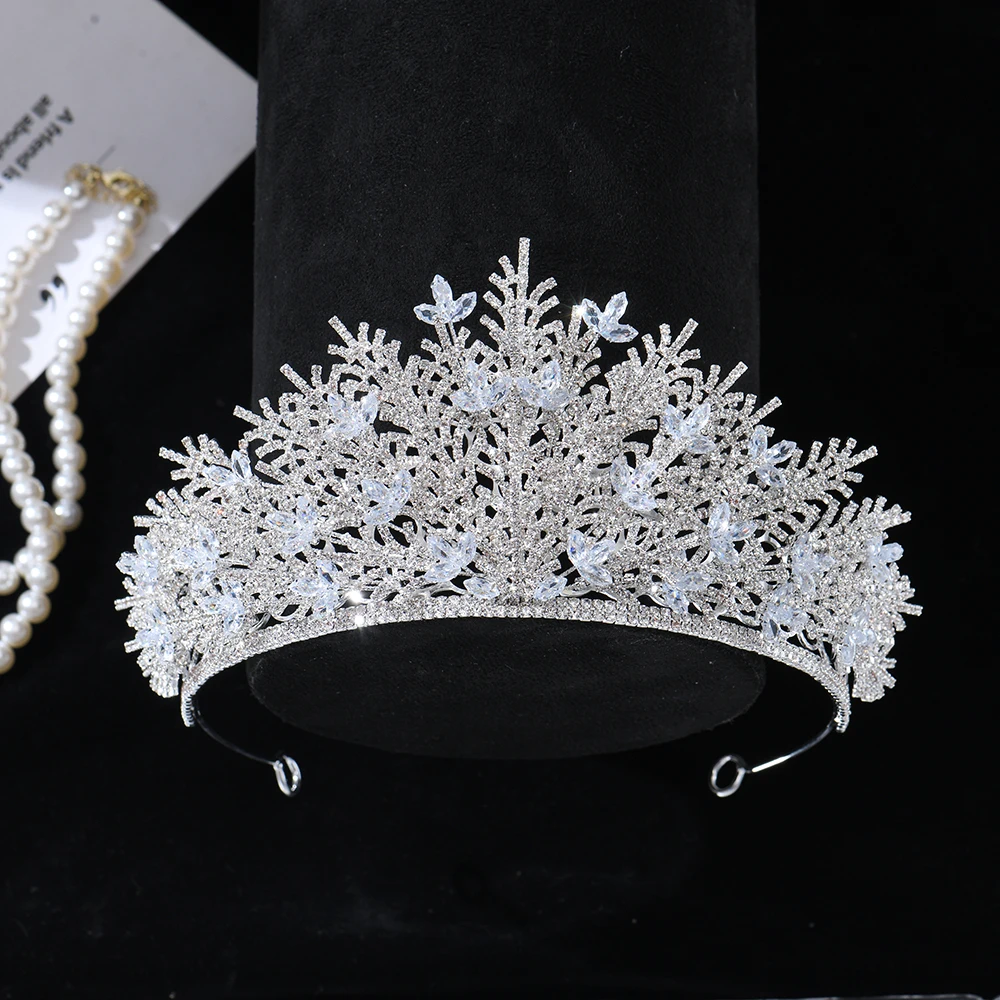 Роскошная свадебная тиара, корона для свадебного головного убора, кубический цирконий, королевские короны принцессы для театрализованного представления, украшения для волос, головные уборы
Роскошная свадебная тиара, корона для свадебного головного убора, кубический цирконий, королевские короны принцессы для театрализованного представления, украшения для волос, головные уборы