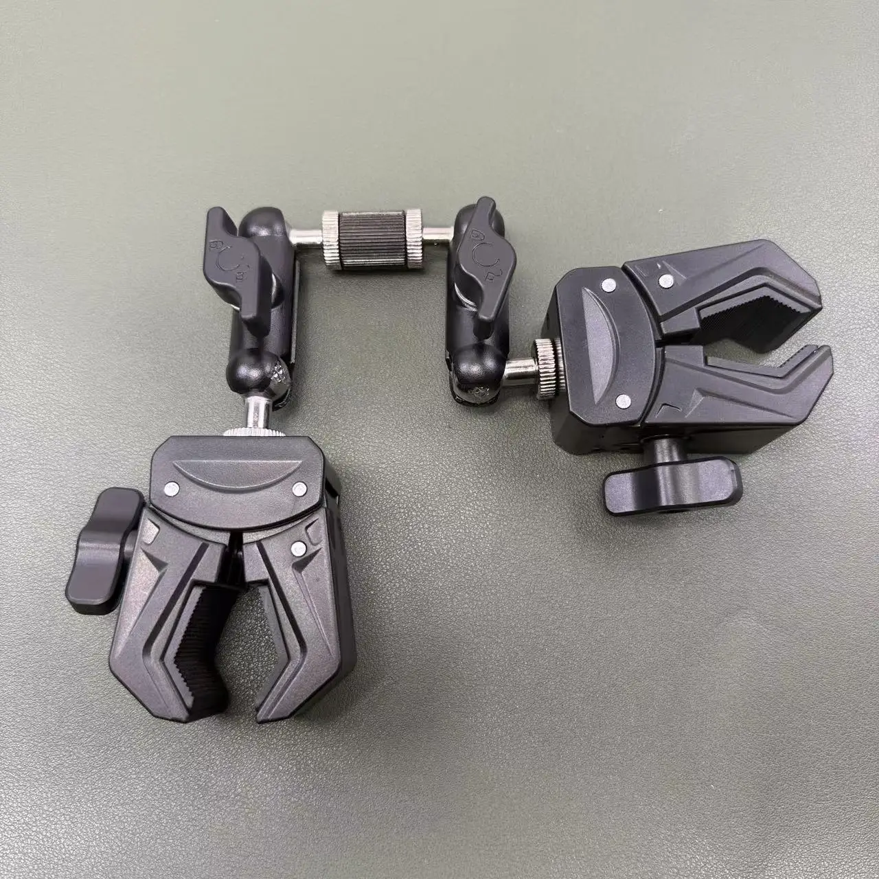 Universal Large Dual Head Fixture 360 Degree Joint Tube Clamp Desktop Fixed Holder
Universal Large Dual Head Fixture 360 Degree Joint Tube Clamp Desktop Fixed Holder