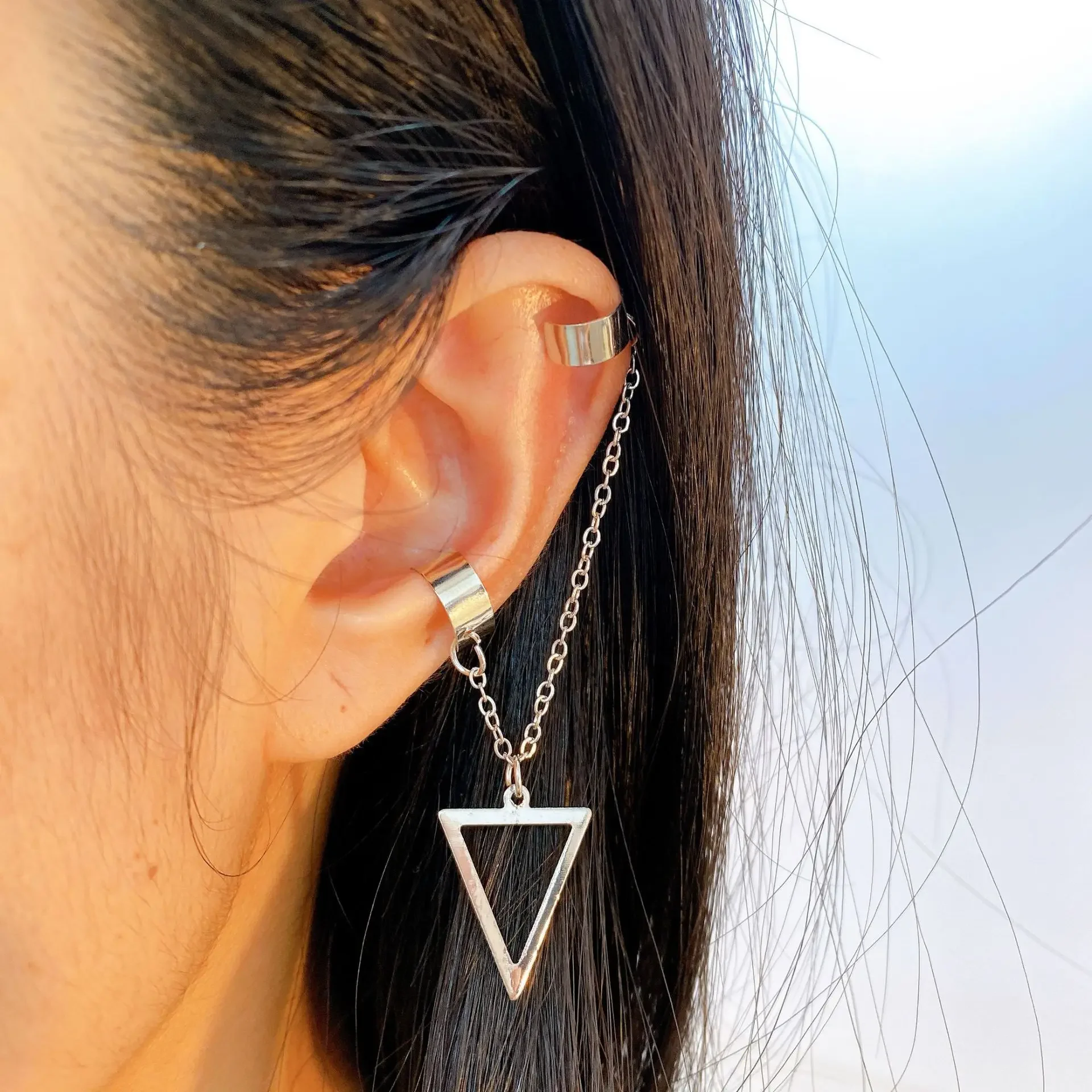 A Punk Personality New Model Without High-end Triangular Chain Ear Clip Earrings for Women Jewelry
A Punk Personality New Model Without High-end Triangular Chain Ear Clip Earrings for Women Jewelry