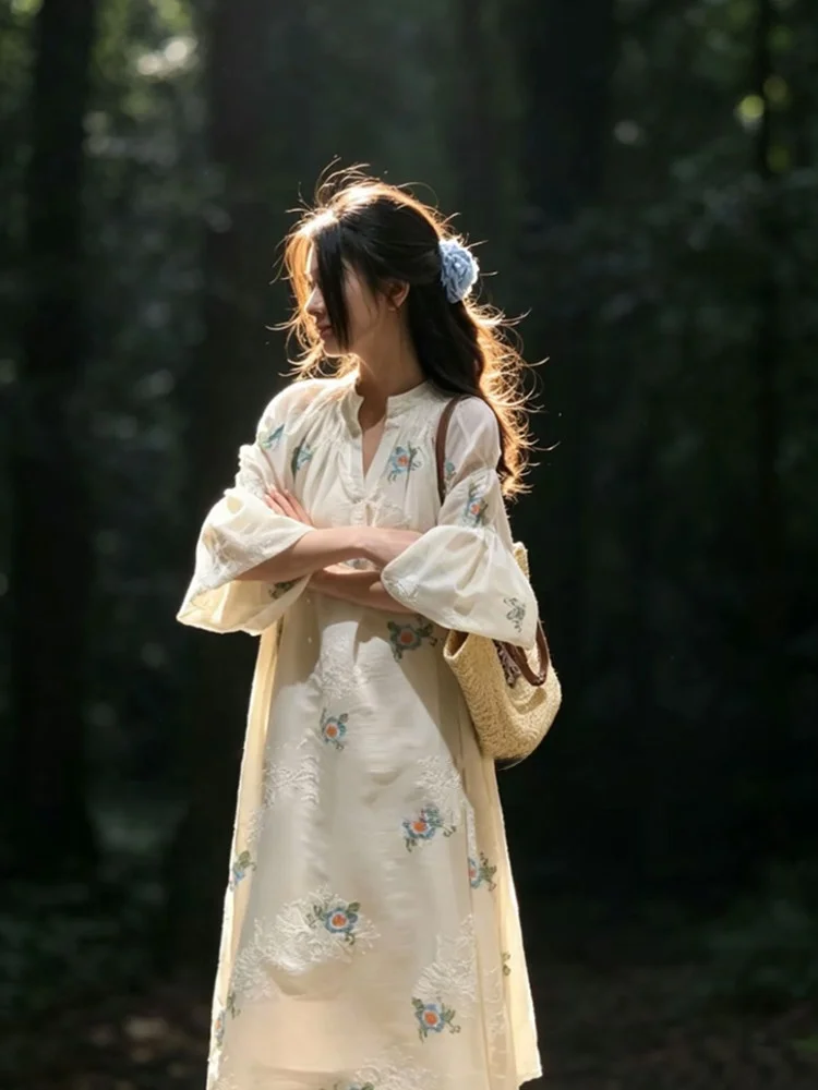 Chinese Style Heavy Embroidery V-Neck Dress Loose Slimming Lantern Sleeve A-Line Skirt Summer Fashion Women's Casual Dresses
Chinese Style Heavy Embroidery V-Neck Dress Loose Slimming Lantern Sleeve A-Line Skirt Summer Fashion Women's Casual Dresses