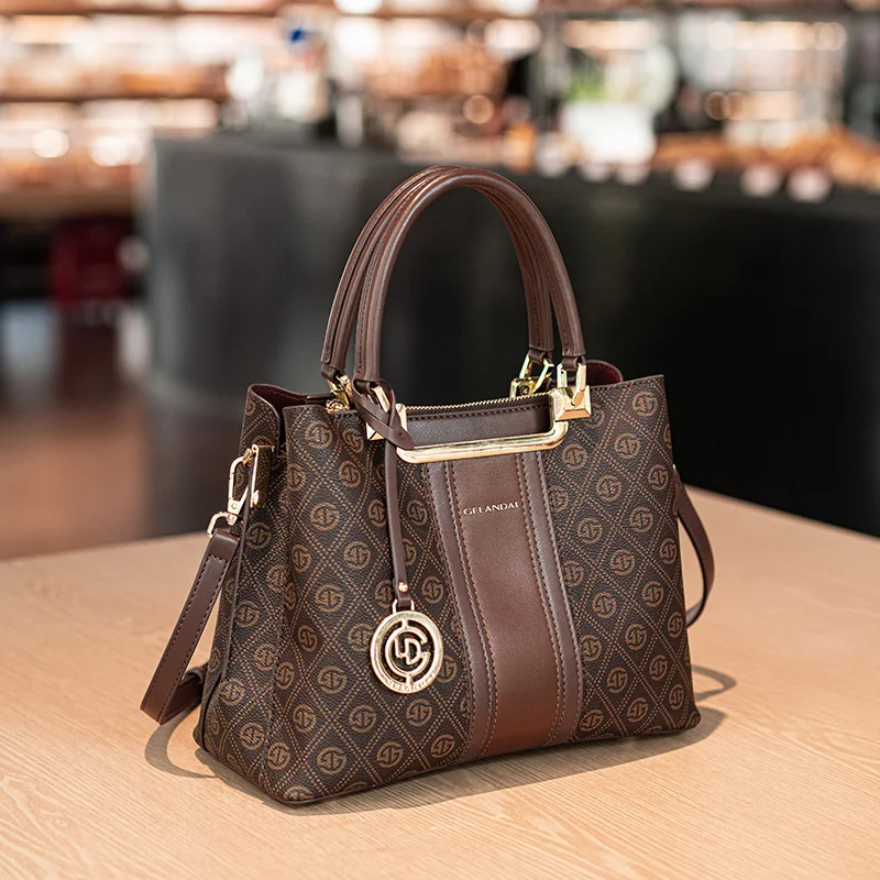 Gland Dai Light Luxury Women's Bag 2025 New Temperament Handbag Women's Fashion Easiest for Match Shoulder Crossbody Printed Bag
Gland Dai Light Luxury Women's Bag 2025 New Temperament Handbag Women's Fashion Easiest for Match Shoulder Crossbody Printed Bag