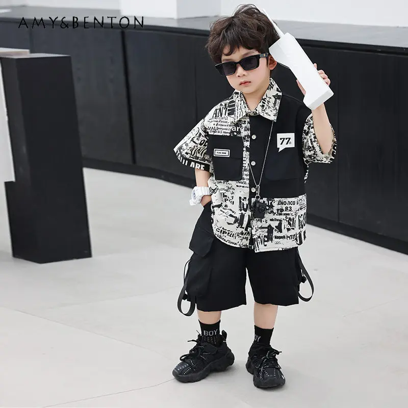 Boys' Cool Urban Streetwear Outfit Newspaper Print Short Sleeve Shirt and Multi-Pocket Cargo Shorts 2-Piece Summer Set
Boys' Cool Urban Streetwear Outfit Newspaper Print Short Sleeve Shirt and Multi-Pocket Cargo Shorts 2-Piece Summer Set