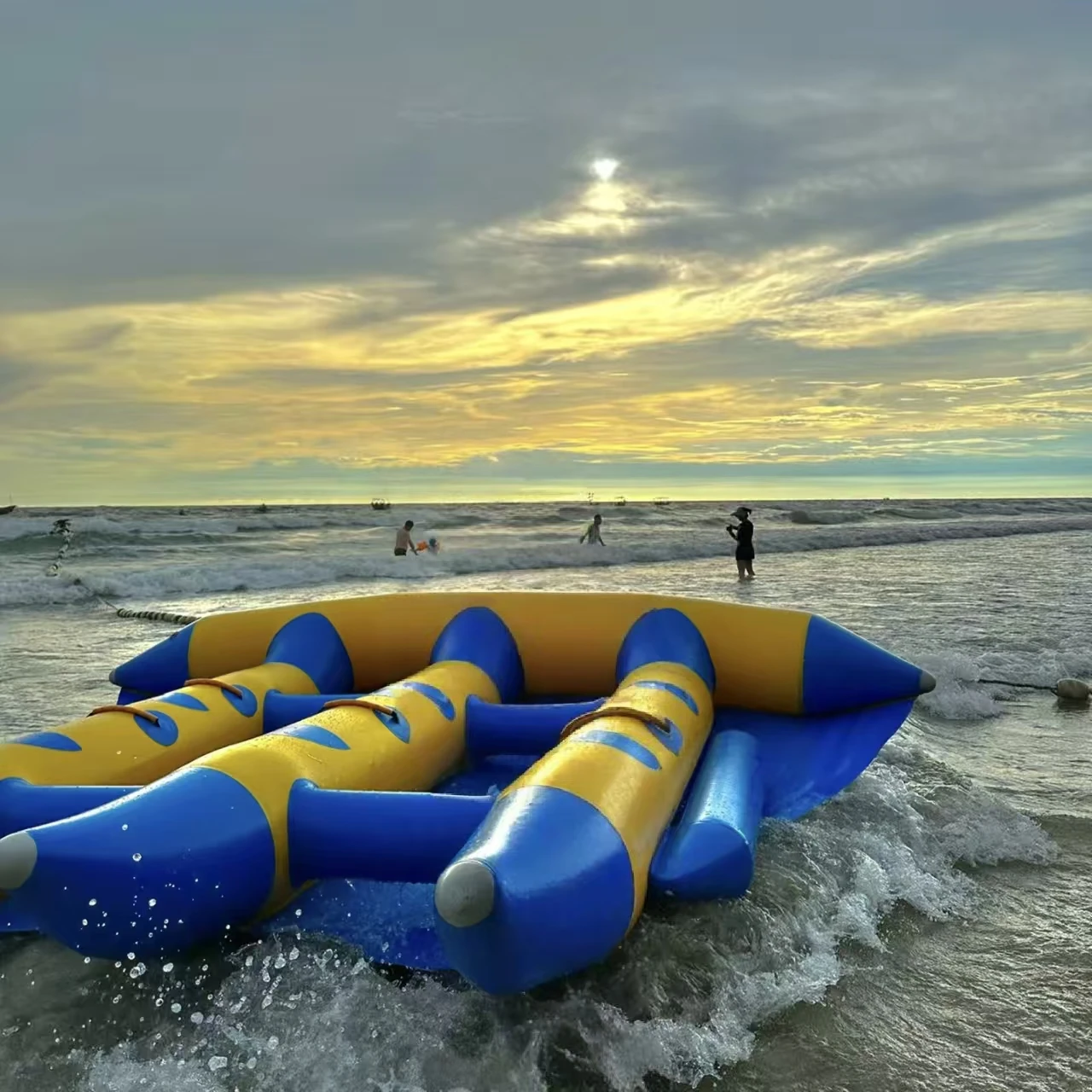 2-3 Person Thrilling Inflatable Flying Fish Tube Safe & Fun for Beach Parties
2-3 Person Thrilling Inflatable Flying Fish Tube Safe & Fun for Beach Parties