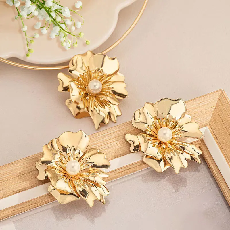 Flower Pearl Earrings Necklace Set High Sense Women's Personality Fashion Exaggerated Temperament Earrings Collar
Flower Pearl Earrings Necklace Set High Sense Women's Personality Fashion Exaggerated Temperament Earrings Collar