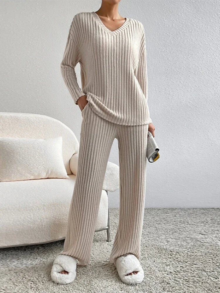 Casual Women's Knitwear Set Loose-fit V-neck Ribbed Knit Tops Straight-leg Pants Sets Autumn New Two Piece Knitting Sets
Casual Women's Knitwear Set Loose-fit V-neck Ribbed Knit Tops Straight-leg Pants Sets Autumn New Two Piece Knitting Sets