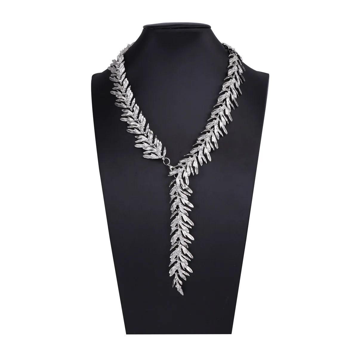 2025 New ZAA Personality Irregular Metal Y-shaped Leaf Necklace for Women Long Choker Jewelry Neck Accessories
2025 New ZAA Personality Irregular Metal Y-shaped Leaf Necklace for Women Long Choker Jewelry Neck Accessories