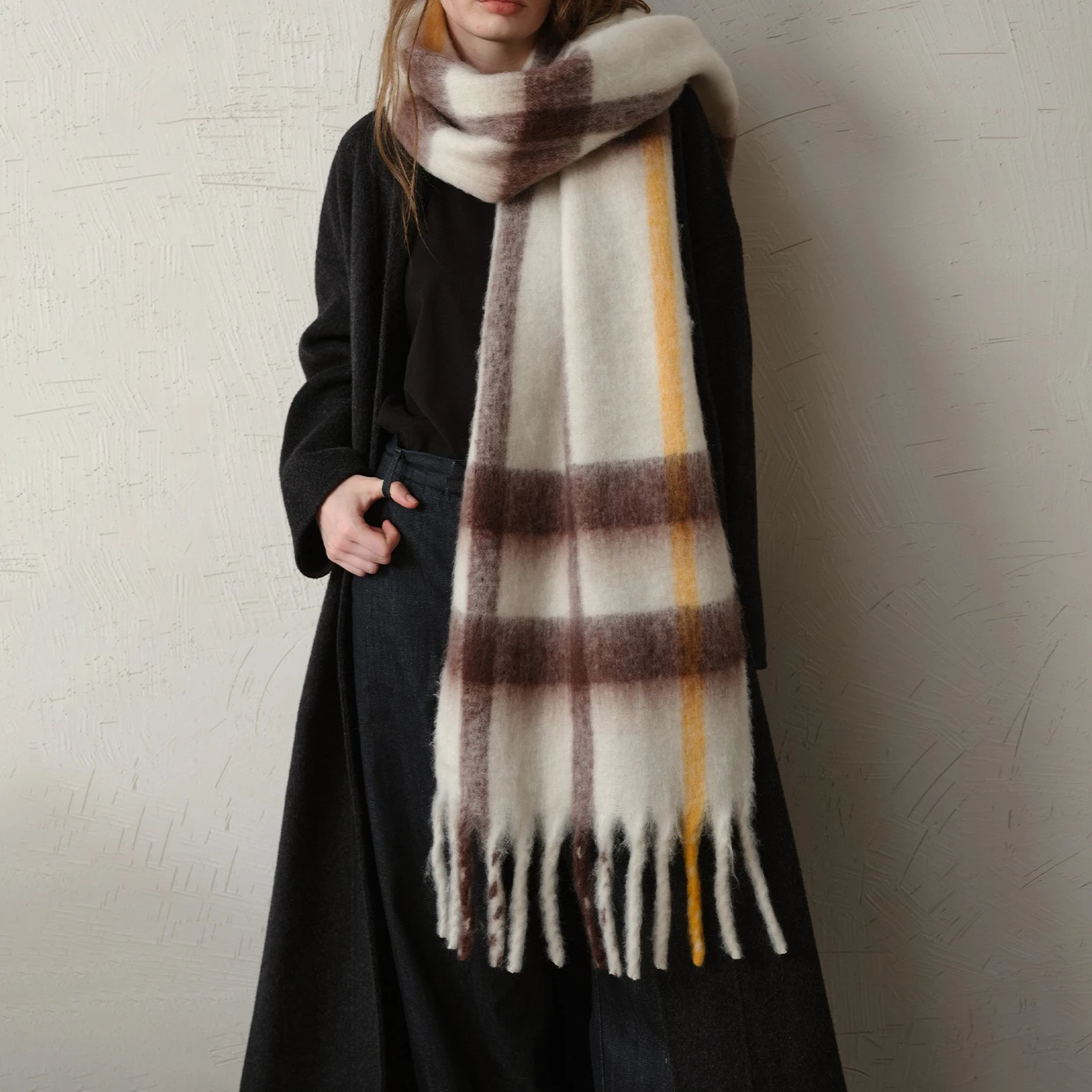 Striped tassel scarf scarf women's autumn and winter shawl thickened warm jacket matching
Striped tassel scarf scarf women's autumn and winter shawl thickened warm jacket matching