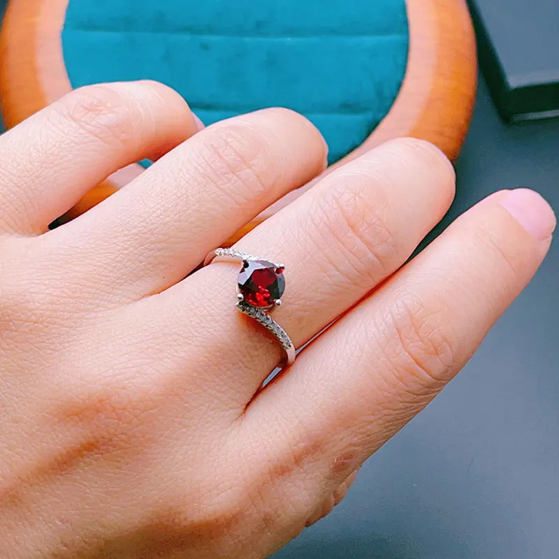 Round 7mm 1.2ct Genuine Garnet Jewelry with Certificate 925 Silver Garnet Ring for Women
Round 7mm 1.2ct Genuine Garnet Jewelry with Certificate 925 Silver Garnet Ring for Women